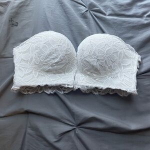 Elegant White Lace Strapless Bra